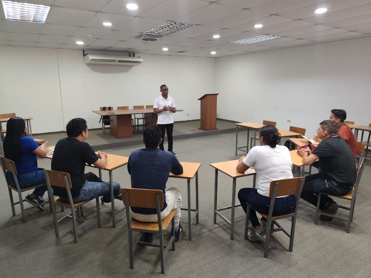 ¡Capacitación electoral para jurados de votación en el Consulado de Colombia en Puerto Ayacucho (Venezuela)!