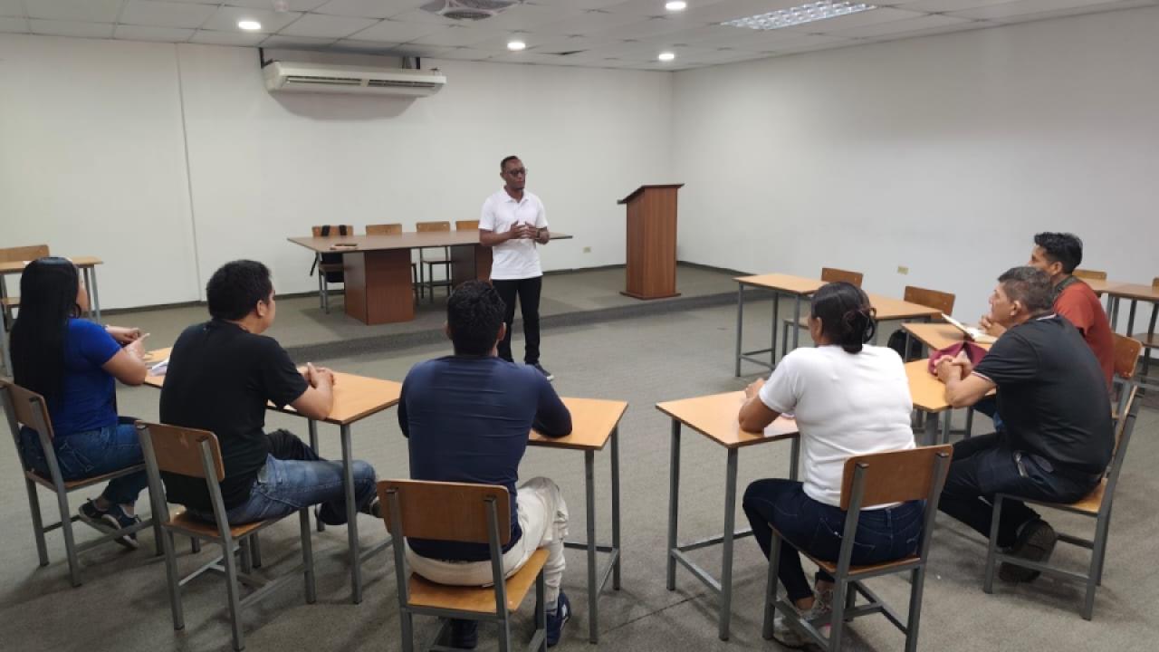 ¡Capacitación electoral para jurados de votación en el Consulado de Colombia en Puerto Ayacucho (Venezuela)!